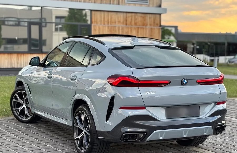Grey BMW X6 30d